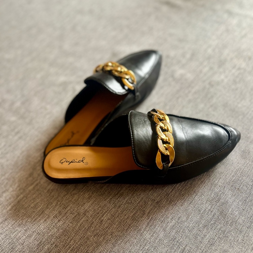 CUTE, CLASSY BLACK FAUX LEATHER MULES